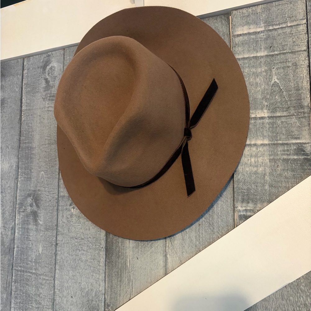 Lucky Brand Tan Wide-Brim Adjustable Taupe Fedora Hat With Brown Velvet Band
